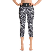 Load image into Gallery viewer, Black Camo Capri Leggings

